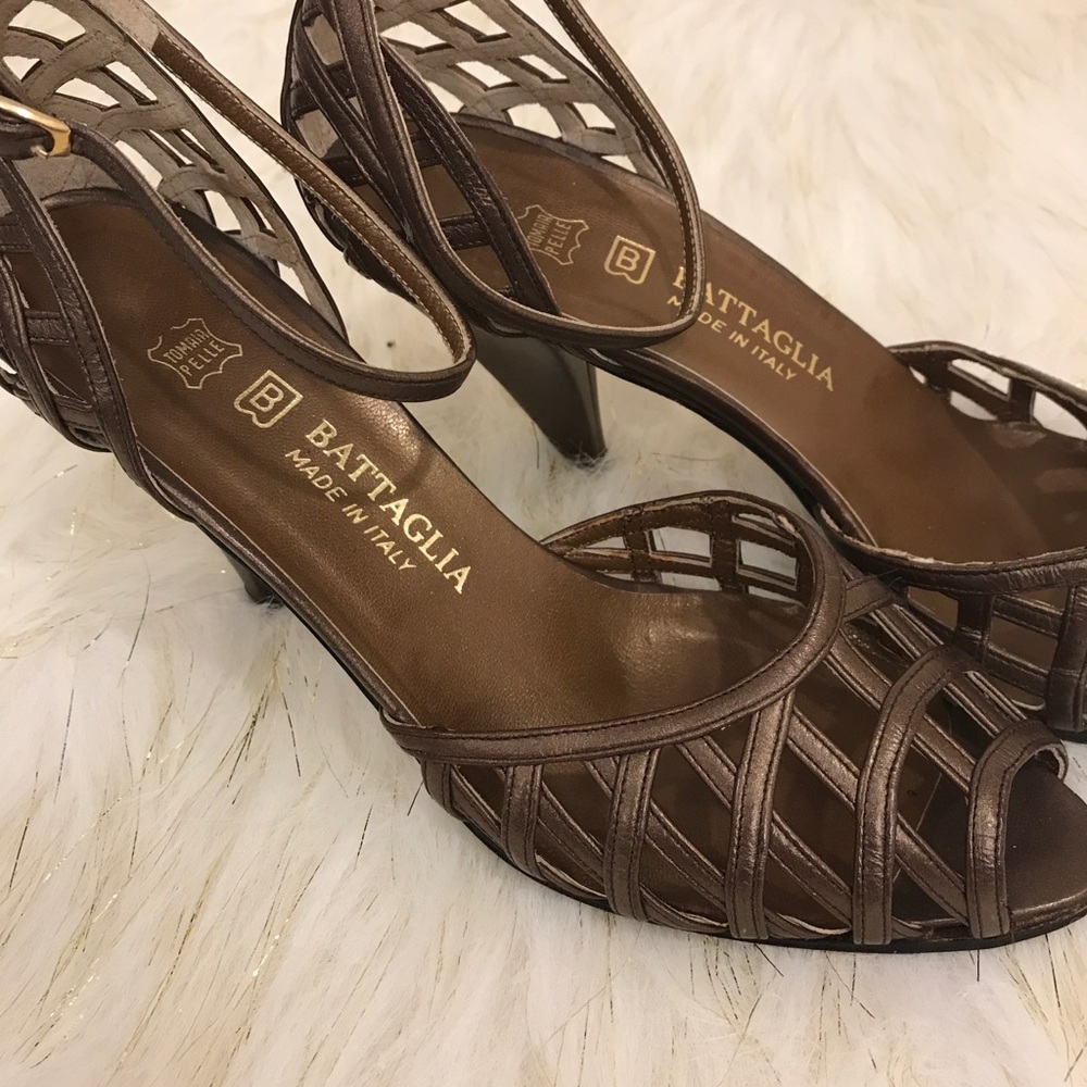 BATTAGLIA STRAPPY PUMPS